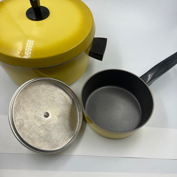 Vintage MidCentury Modern Yellow 2 Pot Set Sauce Pan Soup Pan 1 & 5 Quart 1970's - Picture 9 of 11